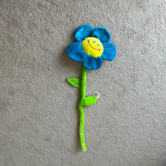 Smiley Flower Toy with Blue Petals and Green Strm - Picture 2 of 10